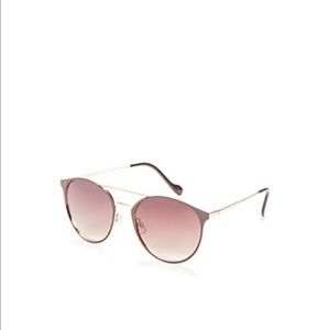 Jessica Simpson sunglasses